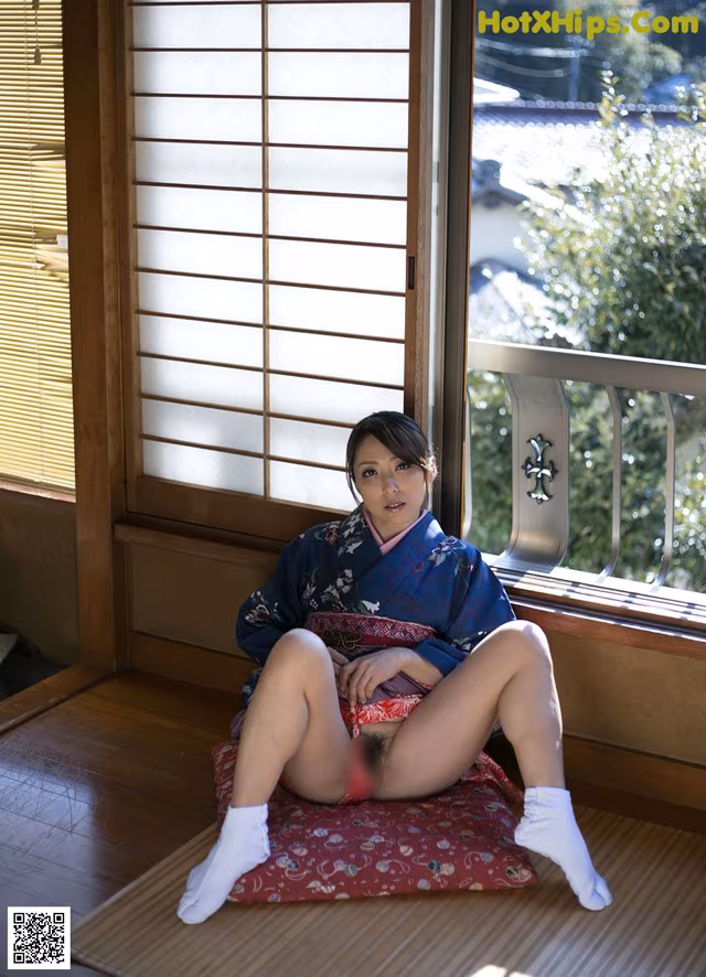 Yuuko Shiraki - Swimmingpool Watch Online